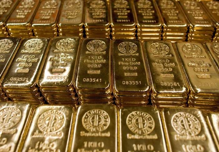 الذهب يتراجع مع توقف نزيف الدولار