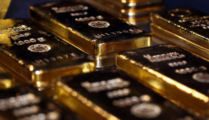 الذهب يتراجع مع توقف نزول الدولار