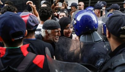 الجزائر.. اعتقال عشرات المعارضين لتنظيم الانتخابات الرئاسية