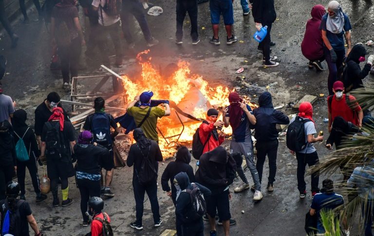 احراق جامعة ونهب كنيسة في تظاهرات تشيلي