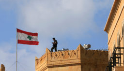 “سكاي نيوز”: السفارة الأميركية في بيروت تحض المواطنين الأميركيين على إعادة النظر في السفر إلى لبنان