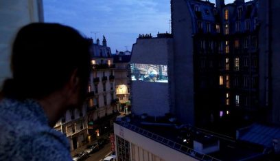 سينما باريسية تعرض أفلامها في الهواء الطلق للتحايل على قيود كورونا