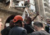 محافظ بيروت أشرف على عمليات البحث عن شخصين تحت أنقاض مبنى مهدم في مار مخايل