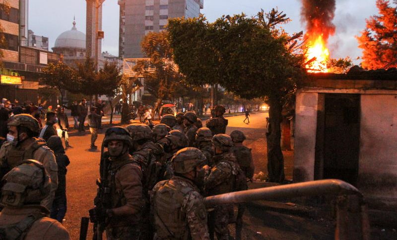 الجيش ابعد المحتجين عن مبنى سرايا طرابلس وساحة النور