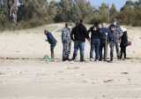 شاهين موفداً من دياب تفقد محمية شاطئ صور بعد تسرب قطران نفطي من باخرة معادية