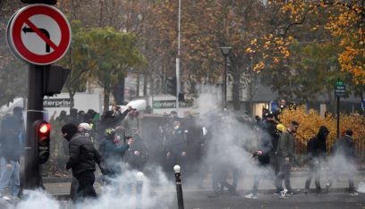 باريس.. إصابات باشتباك بين المحتجين والشرطة