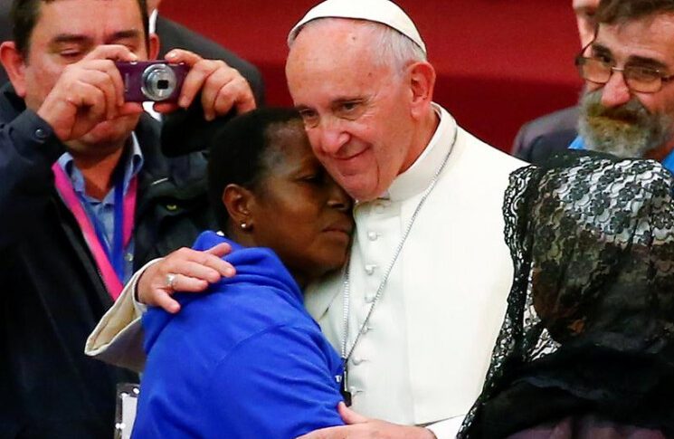 البابا يلتقي مهاجرين في جزيرة ليسبوس اليونانية