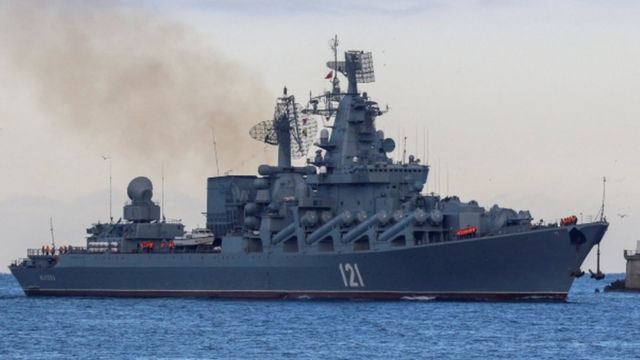 قائد البحرية الروسية يلتقي بطاقم طراد “موسكفا” المنكوب