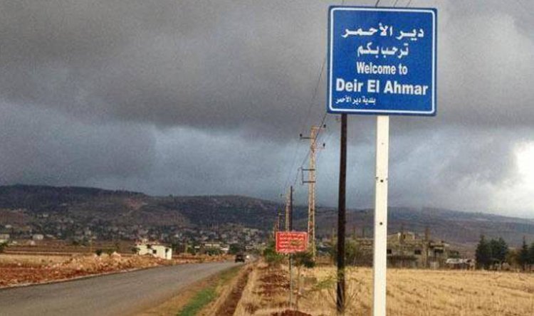 بلدية دير الأحمر طلبت من نازحين سوريين مخالفين تفكيك خيمهم