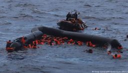 مصرع عشرة مهاجرين وفقدان آخرين إثر غرق قاربين قبالة سواحل إيطاليا