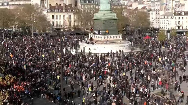 باريس تشهد تظاهرات عارمة ضد نظام التقاعد تضم 400 ألف شخص