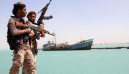   الجيش الأميركي: تدمير زورق استطلاح للحوثيين في البحر الأحمر