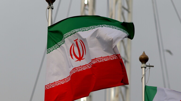 إيران تقر خطة لرفع إنتاج النفط إلى 4 ملايين برميل يومياً