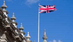 “العربية”: القصر الملكي يعلن رسميا تعيين كير ستارمر رئيسا لوزراء بريطانيا