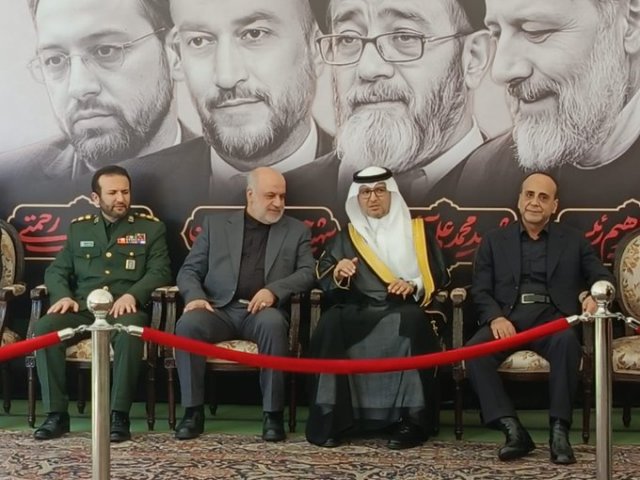 بخاري يقدّم واجب العزاء في السفارة الإيرانية بوفاة الرئيس الإيراني ورفاقه