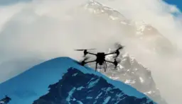 بالفيديو: أول تحليق ناجح لمسيرة فوق جبل إيفرست