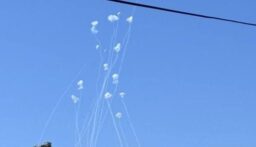 صفارات الإنذار لا تتوقف في كل أنحاء شمال “إسرائيل” بعد تعرضها لأكثر من 100 صاروخ