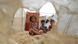 وفاة طفل بسبب المجاعة في غزة