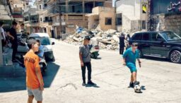 قرى منكوبة… لبنانيون يستغلون «تهدئة غير معلنة» لزيارة الجنوب