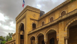 الدورة الأولى من الانتخابات النيابية الفرنسية في السفارة الفرنسية في لبنان مستمرة