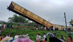 ضحايا اثر حادث اصطدام قطارين في الهند
