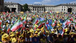 تنديدا بالانتخابات الرئاسية…تظاهرة لمعارضين ايرانيين في برلين