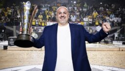 مُدرب الرياضي بيروت يهدي لقب بطولة آسيا إلى شهداء لبنان وفلسطين