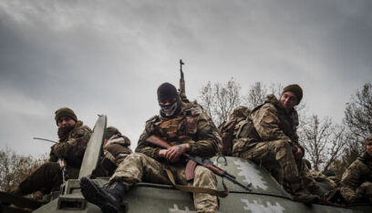 كندا ترسل أول دفعة ناقلات جنود مدرعة إلى أوكرانيا