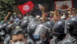 محكمة تونسية تصدر أحكاما بالسجن ضدّ معارضين ورجال أعمال بتهمة التآمر