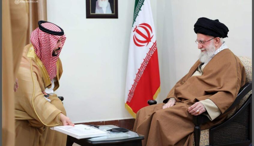 وكالة: وزير الدفاع السعودي يسلم رسالة من الملك سلمان إلى خامنئي
